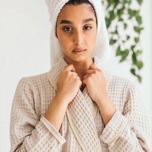 TOFINO TOWEL Harmony Luxe Waffle FAIR TRADE Bath Robe Size Small Toasted Almond